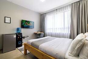 Studio Apartment by Away Homes Rentals