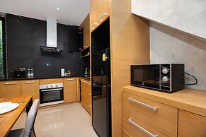 Spacious Pavilion P07 in Natural Park