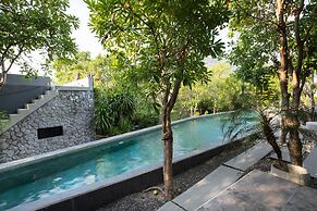 Spacious Pavilion P07 in Natural Park