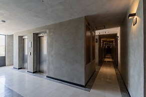 Spacious Apartment With Terrace and Rooftop Pool