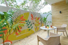 Spacious Apartment With Terrace and Rooftop Pool