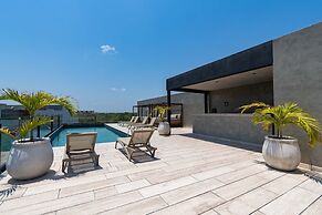 Spacious Apartment With Terrace and Rooftop Pool