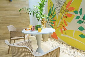 Spacious Apartment With Terrace and Rooftop Pool