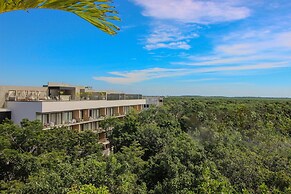 Spacious Apartment With Terrace and Rooftop Pool