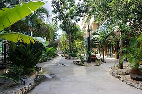 Spacious Apartment With Terrace and Rooftop Pool