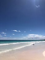 Spacious Apartment With Terrace and Rooftop Pool