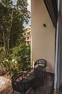 Beautiful Jungle Loft With Rooftop Pool and Gym