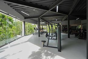 Beautiful Jungle Loft With Rooftop Pool and Gym