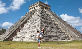 Beautiful Jungle Loft With Rooftop Pool and Gym