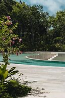 Beautiful Jungle Loft With Rooftop Pool and Gym
