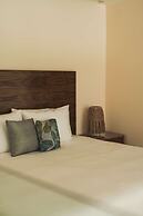 Beautiful Jungle Loft With Rooftop Pool and Gym