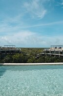 Beautiful Jungle Loft With Rooftop Pool and Gym