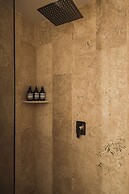 Beautiful Jungle Loft With Rooftop Pool and Gym