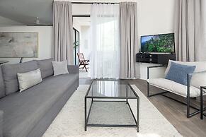 Uptown 1st Ward Corner Unit Superior 2BD Apt