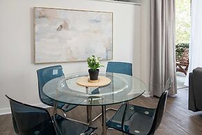 Uptown 1st Ward Corner Unit Superior 2BD Apt