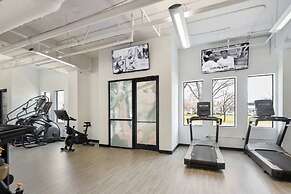 Uptown 1st Ward Corner Unit Superior 2BD Apt