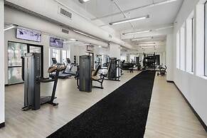 Uptown 1st Ward Corner Unit Superior 2BD Apt