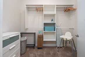 Uptown 1st Ward Corner Unit Superior 2BD Apt