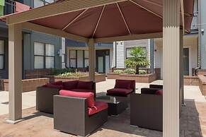 Uptown 1st Ward Corner Unit Superior 2BD Apt