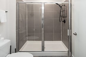 Uptown 1st Ward Corner Unit Superior 2BD Apt