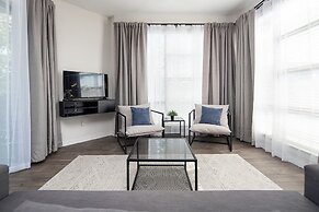 Uptown 1st Ward Corner Unit Superior 2BD Apt