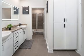 Uptown 1st Ward Corner Unit Superior 2BD Apt