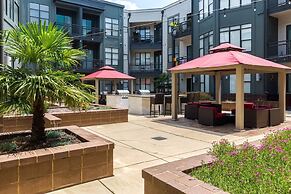 Uptown 1st Ward Corner Unit Superior 2BD Apt