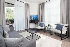 Uptown 1st Ward Corner Unit Superior 2BD Apt