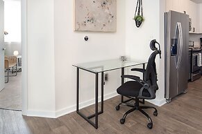 Uptown 1st Ward Corner Unit Superior 2BD Apt