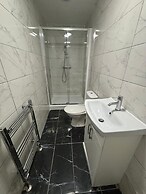 Luxe Spacious 5-bed House in Liverpool