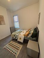 Luxe Spacious 5-bed House in Liverpool