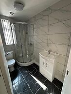 Luxe Spacious 5-bed House in Liverpool