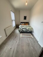 Luxe Spacious 5-bed House in Liverpool