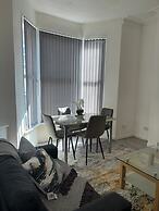 Luxe Spacious 5-bed House in Liverpool