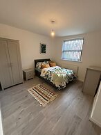 Luxe Spacious 5-bed House in Liverpool