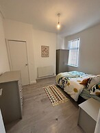 Luxe Spacious 5-bed House in Liverpool