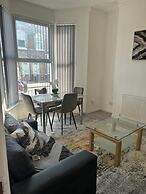 Luxe Spacious 5-bed House in Liverpool