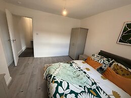 Luxe Spacious 5-bed House in Liverpool