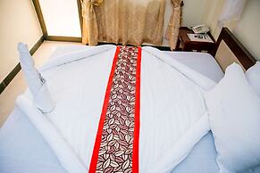 KIBO PEAK PALACE HOTEL