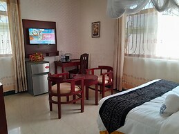 KIBO PEAK PALACE HOTEL