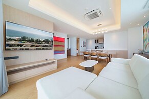 Sea View Chic Design 2BR Karon Condo 16C