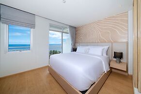 Sea View Chic Design 2BR Karon Condo 16C