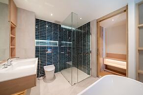 Sea View Chic Design 2BR Karon Condo 16C