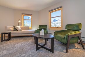 The Lodge at Bow Lake