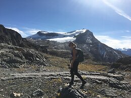 The Lodge at Bow Lake