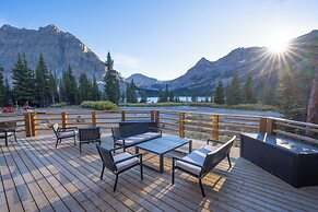 The Lodge at Bow Lake