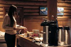 The Lodge at Bow Lake