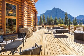 The Lodge at Bow Lake