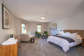 The Lodge at Bow Lake