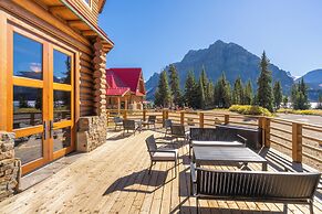 The Lodge at Bow Lake